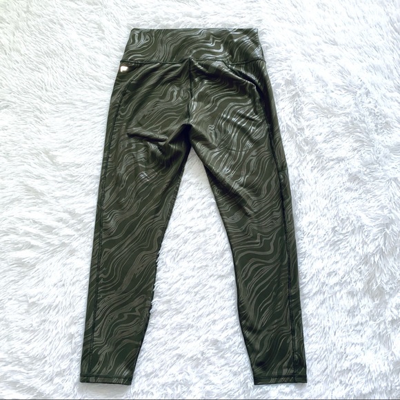 Fabletics | Define High Waisted 7/8 Legging in Ranger Green Small Marbleize - Picture 5 of 8